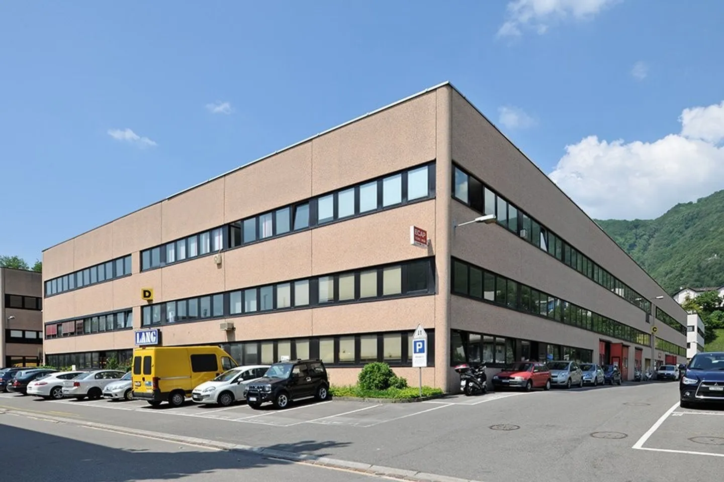 LUGANO NORD/LAMONE - FOR RENT SPACIOUS AND BRIGHT OFFICE (ref. 037) - Photo 7 of 10