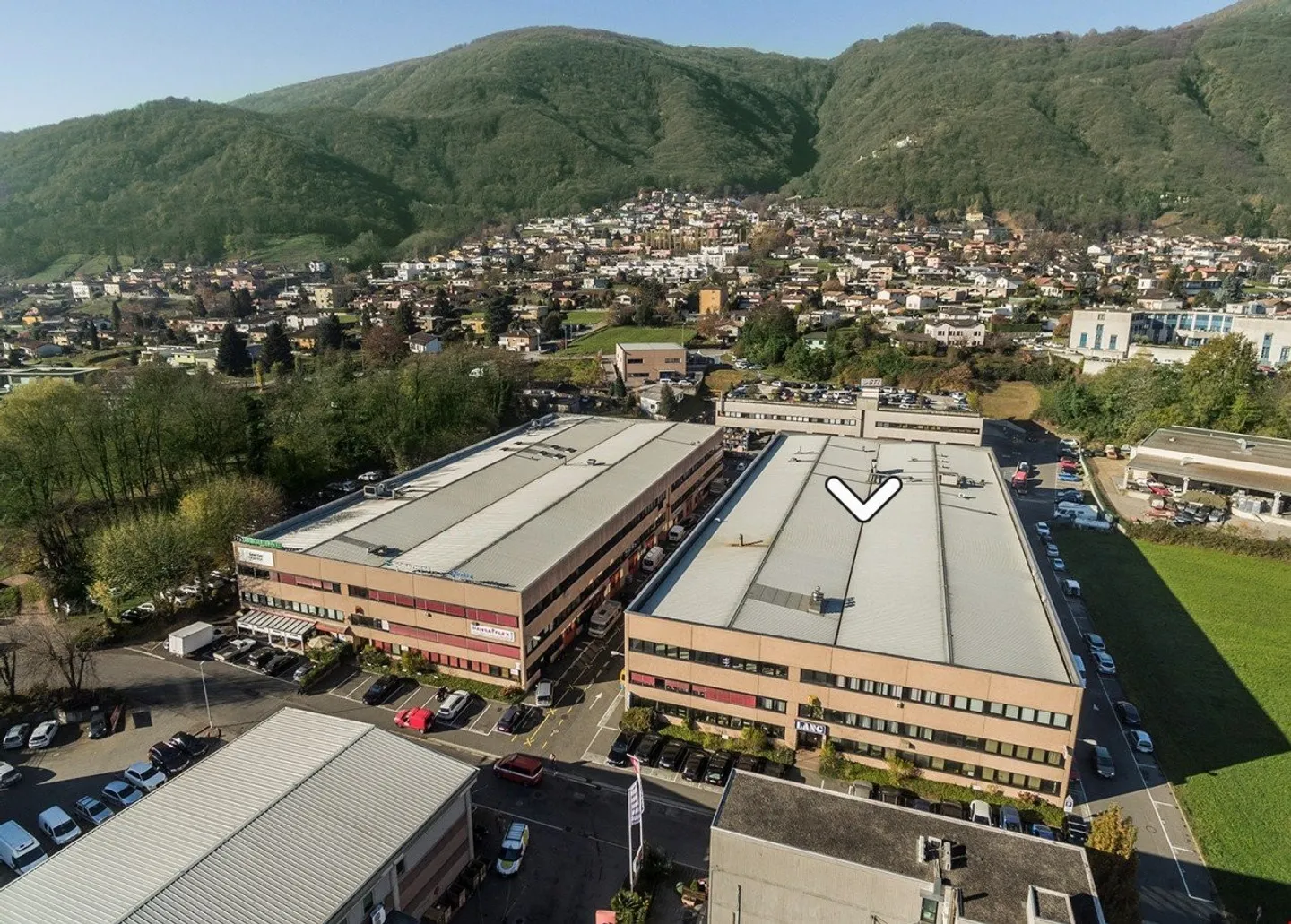 LUGANO NORD/LAMONE - FOR RENT SPACIOUS AND BRIGHT OFFICE (ref. 037) - Photo 8 of 10