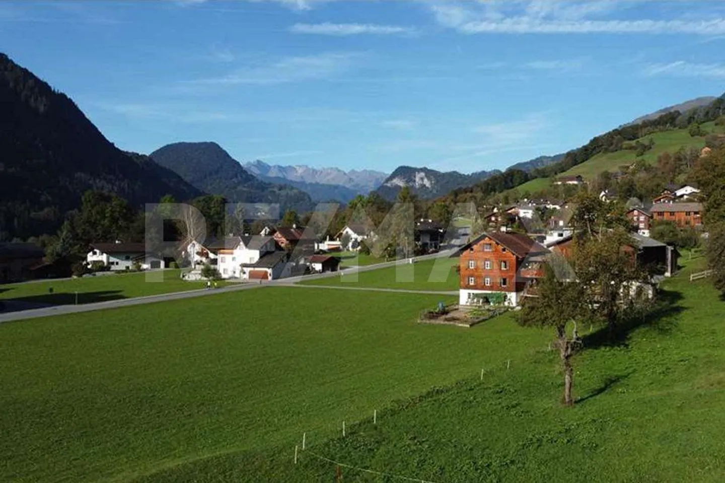 Garglas.ch - 4½-Zimmer-Dachwohnung F11 mit Anteil an Solarkraft - Foto 10 di 11