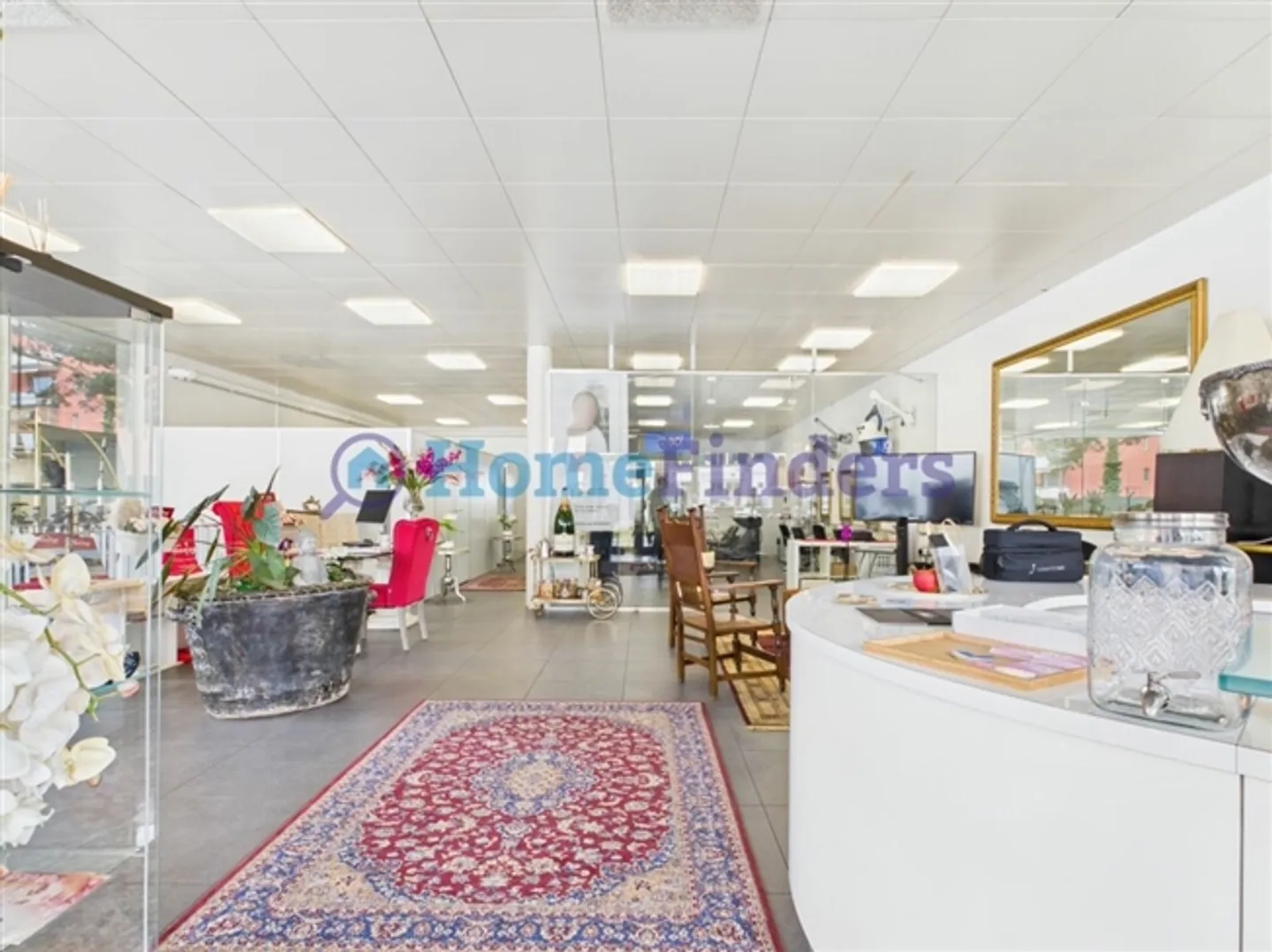 RETAIL SPACE IN A WELL-FREQUENTED LOCATION - Photo 5 of 6