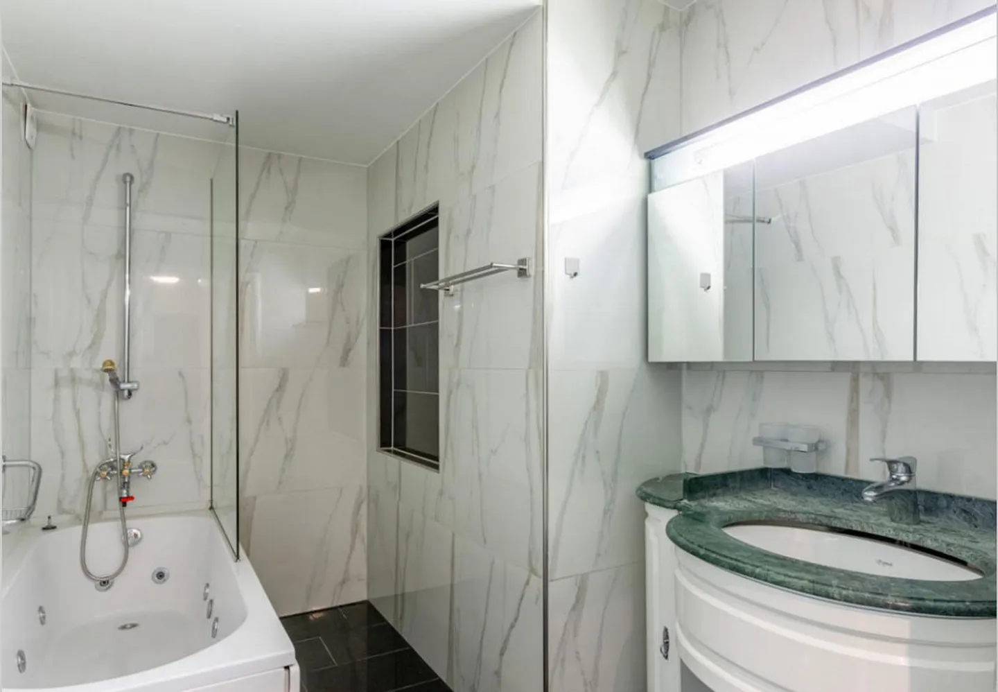 Appartamento di 4,5 stanze in affitto nel centro di Aadorf - Foto 4 di 9