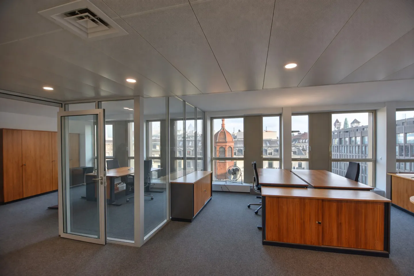 Exceptional offices 135 m2 for rent - Photo 3 of 4