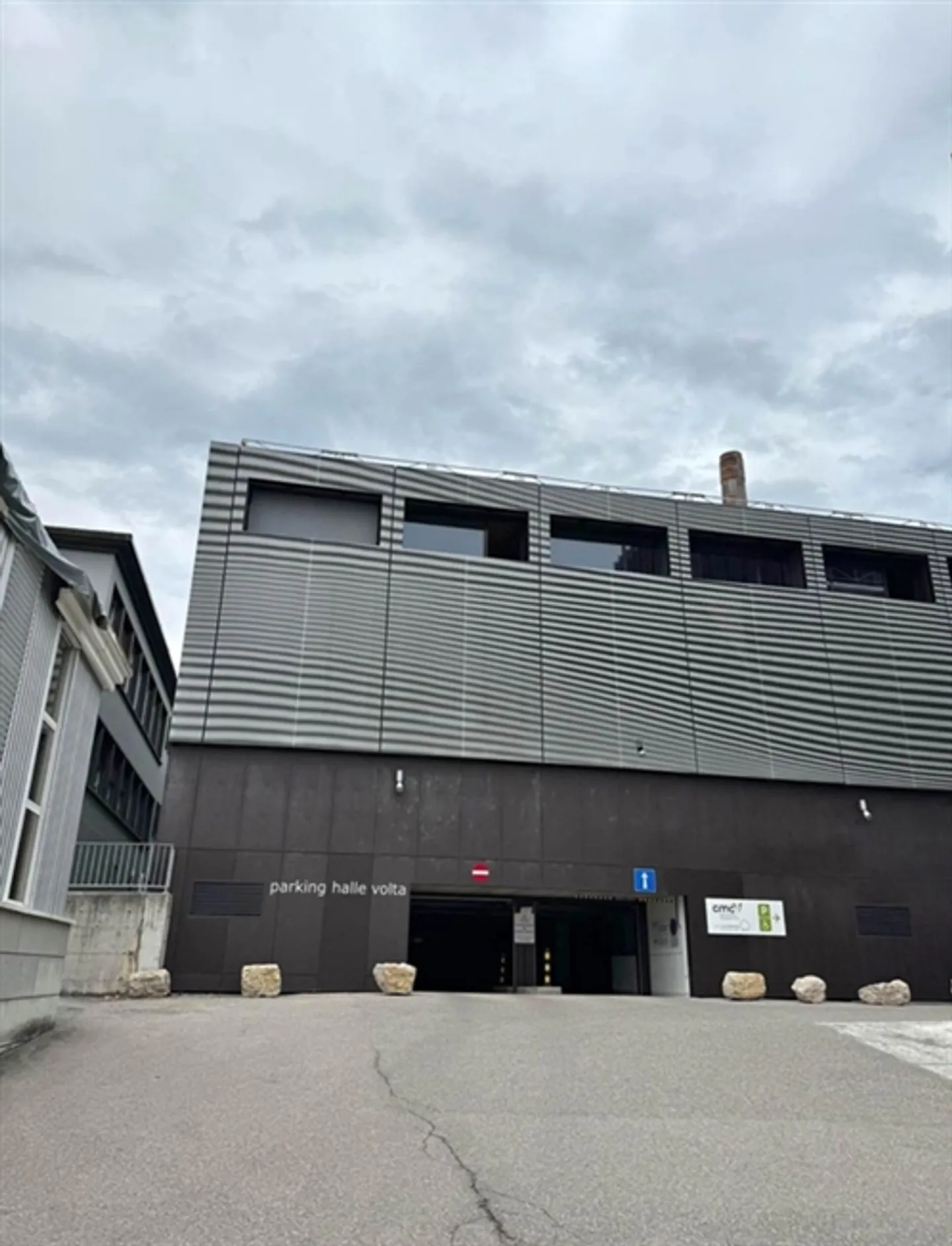 Numa-Droz 185 - Volta - Collective Parking - Photo 1 of 1