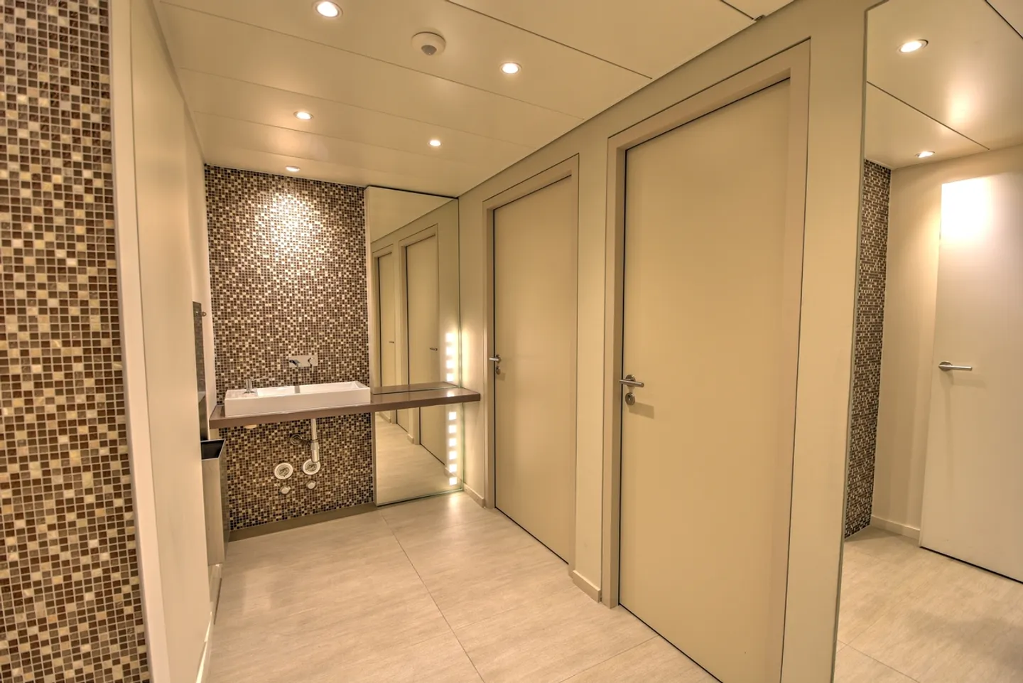 Exceptional offices 135 m2 for rent - Photo 4 of 4