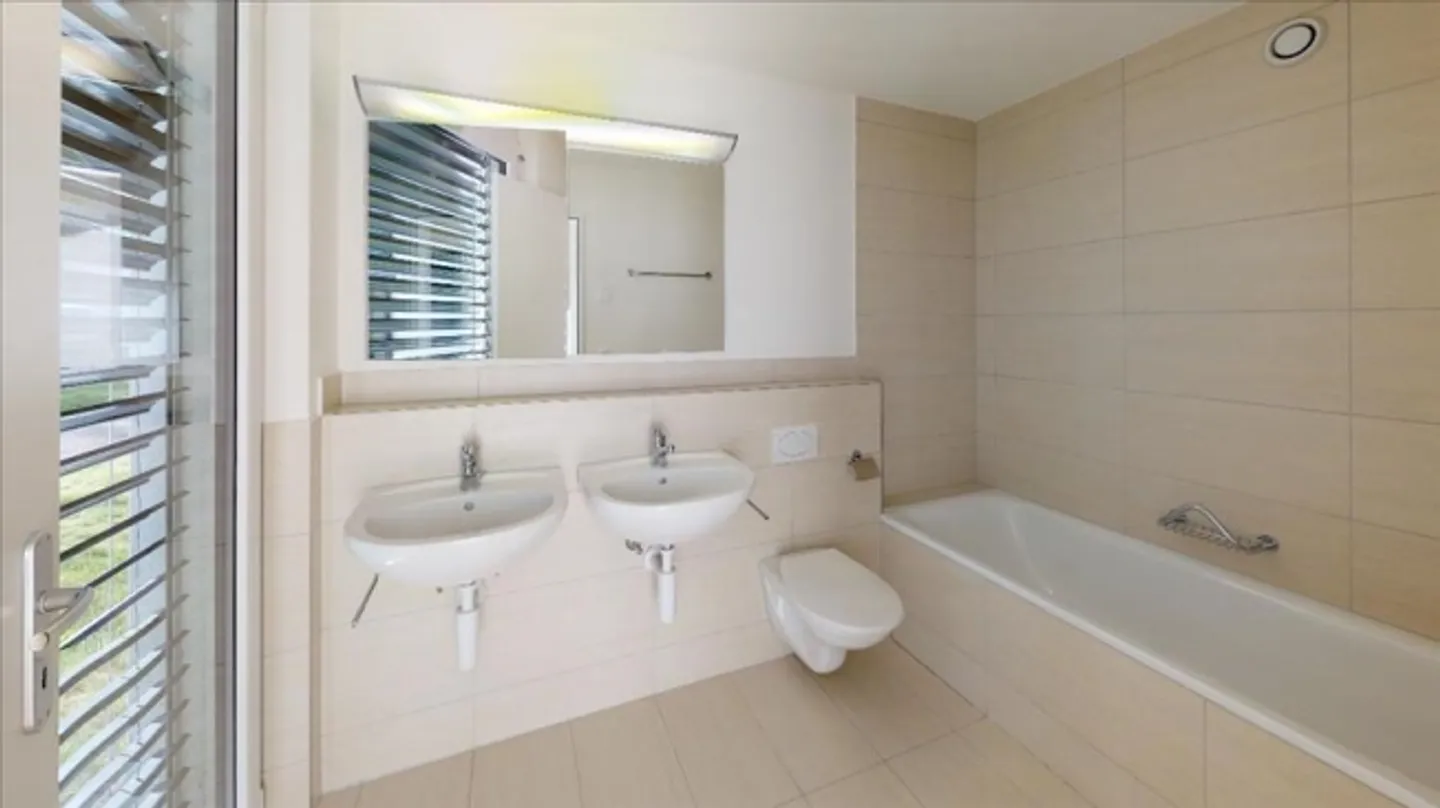 Quiet and central living - Photo 4 of 10