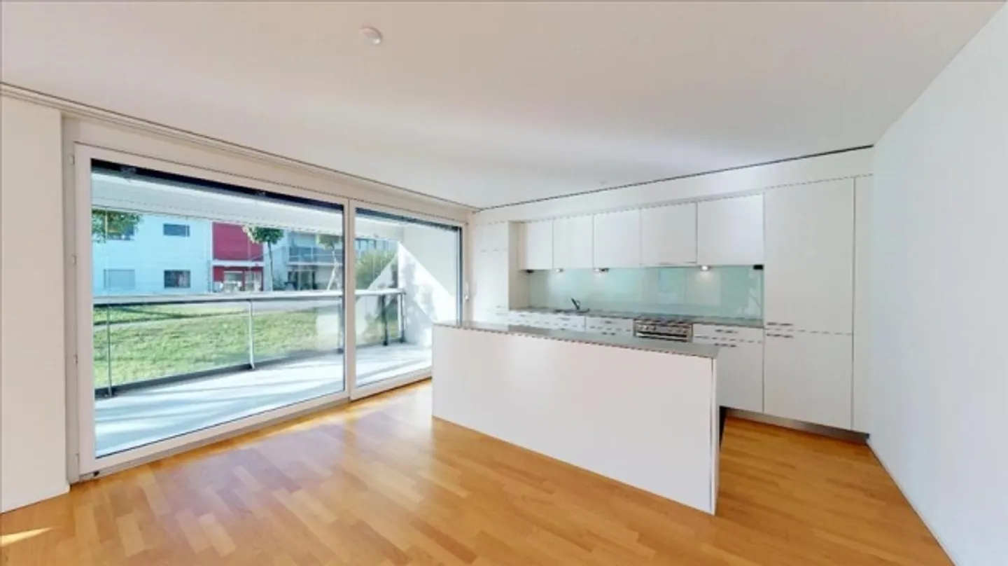 Quiet and central living - Photo 3 of 10