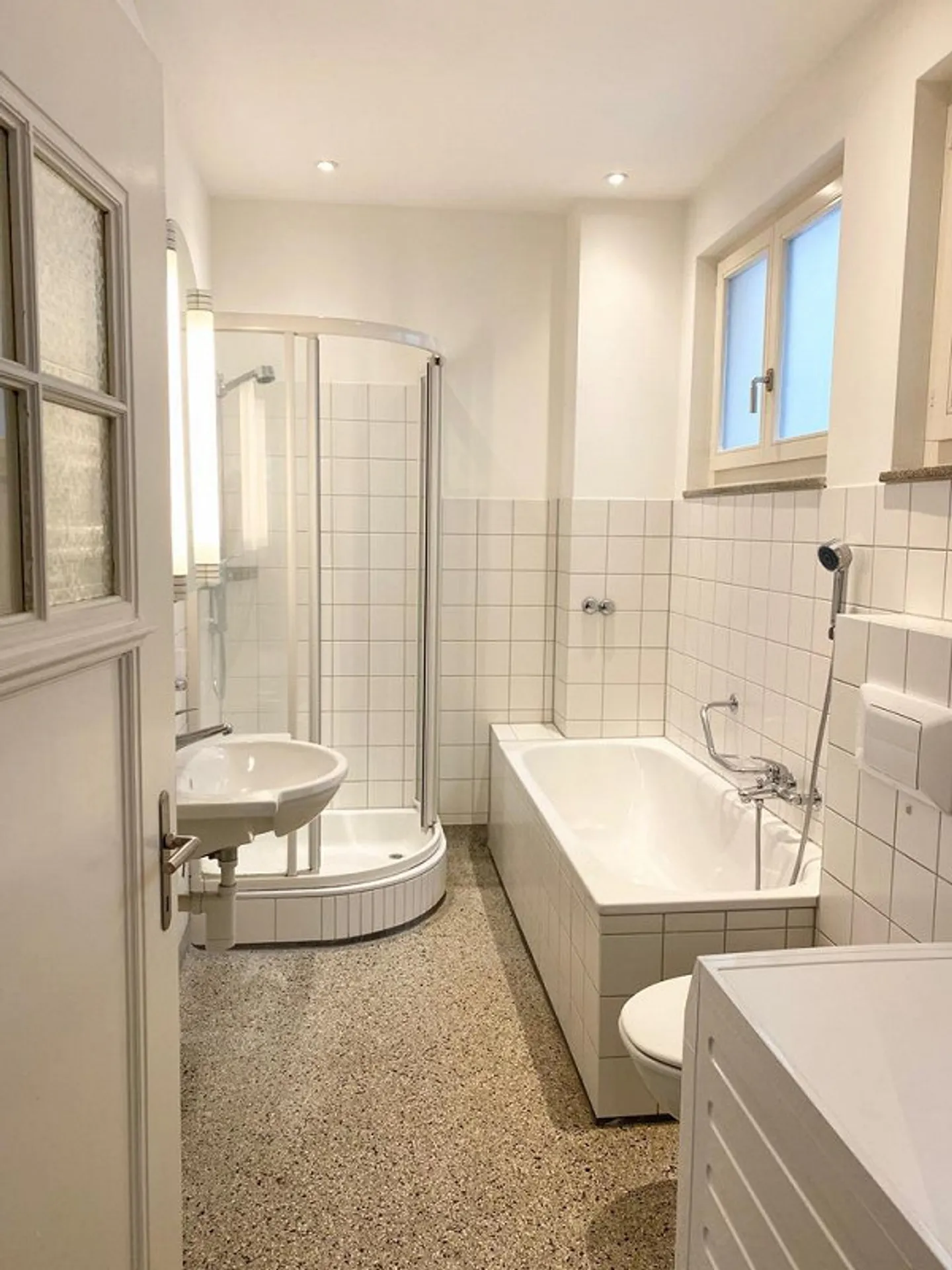 Original apartment with balconies in a central old town location in Basel - Photo 9 of 11