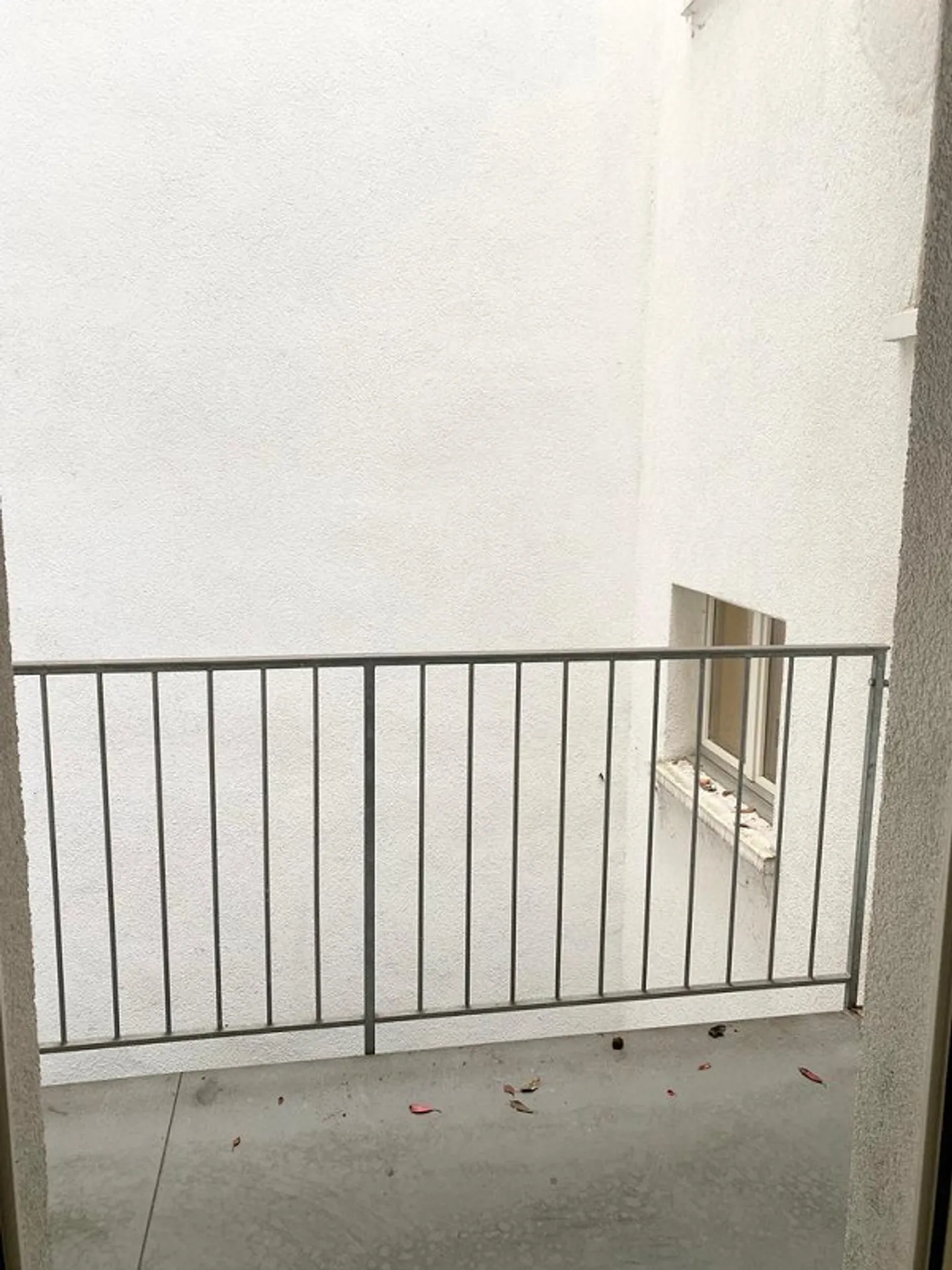 Original apartment with balconies in a central old town location in Basel - Photo 10 of 11