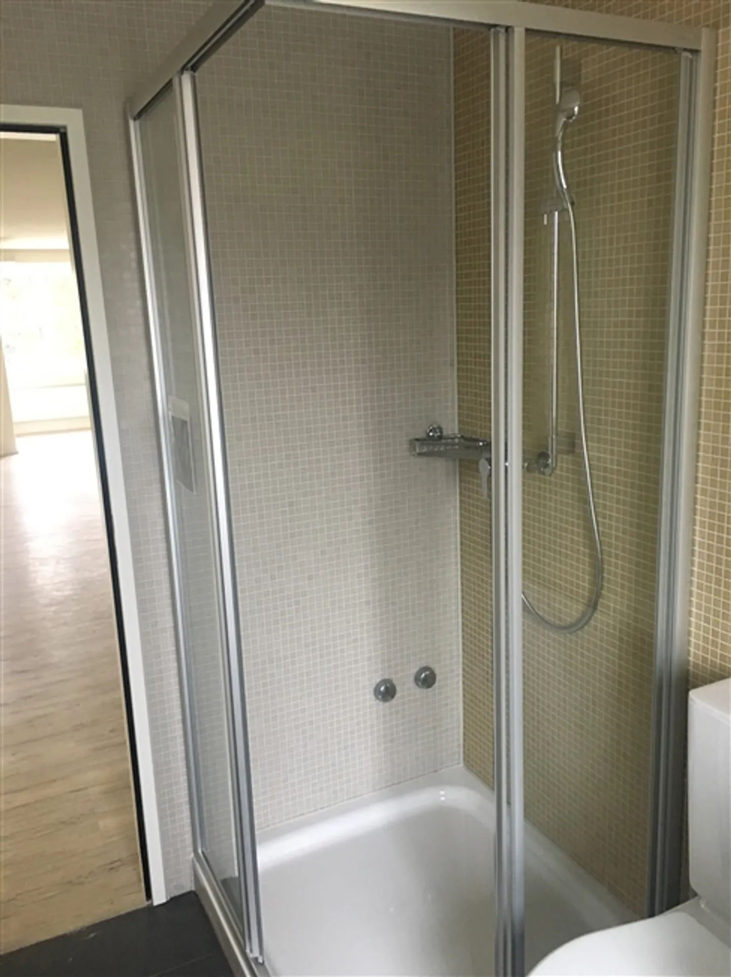 schöne 3.5-Zimmerwohnung mit Sitzplatz - Foto 3 von 8