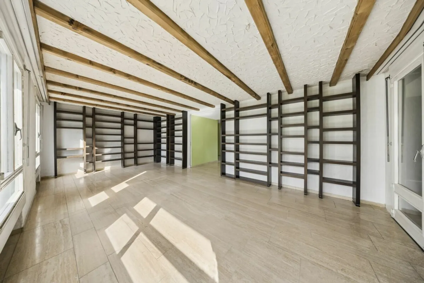 Spacious 3.5-room duplex apartment with renovation potential - Photo 4 of 13