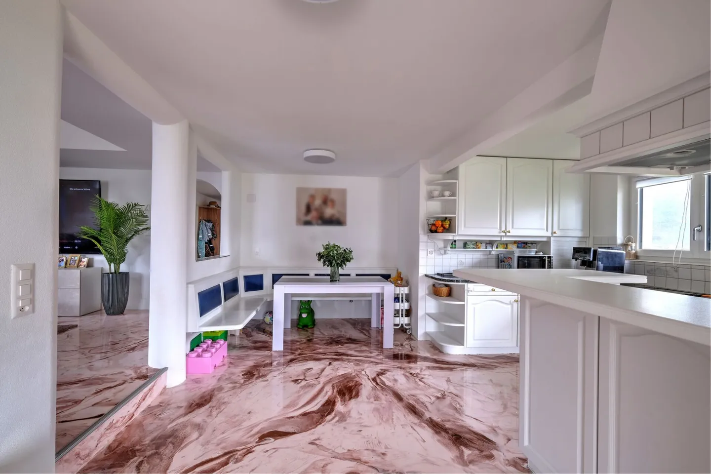 Bellissima e grande casa unifamiliare di 8,5 locali su strada privata con giardino - Foto 7 di 23