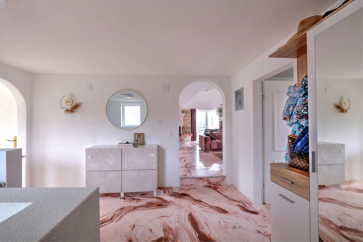 Bellissima e grande casa unifamiliare di 8,5 locali su strada privata con giardino - Foto 12 di 23