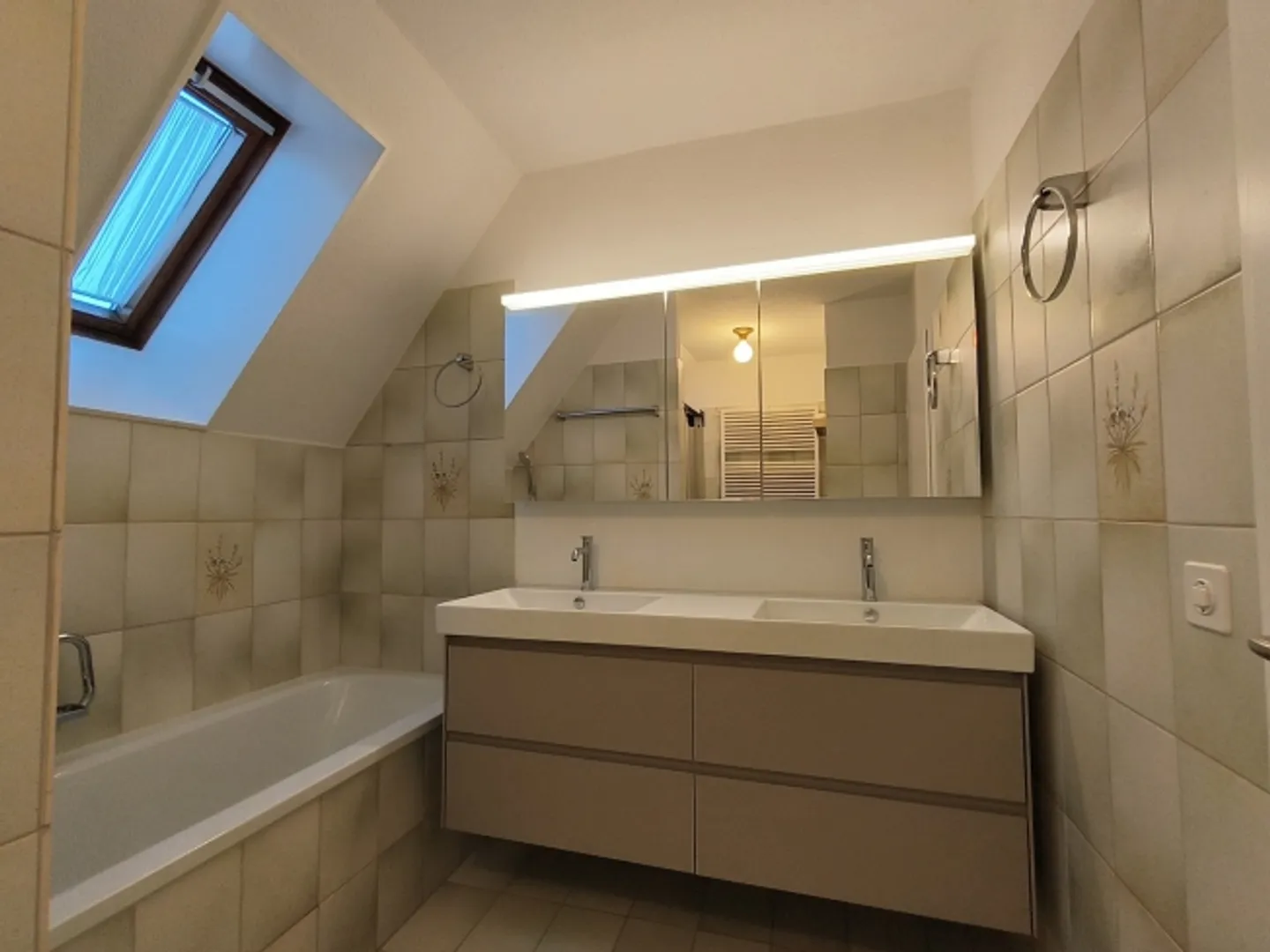 Attraktive 5-Zimmerwohnung mit Cheminée an bester Lage - Foto 3 von 13