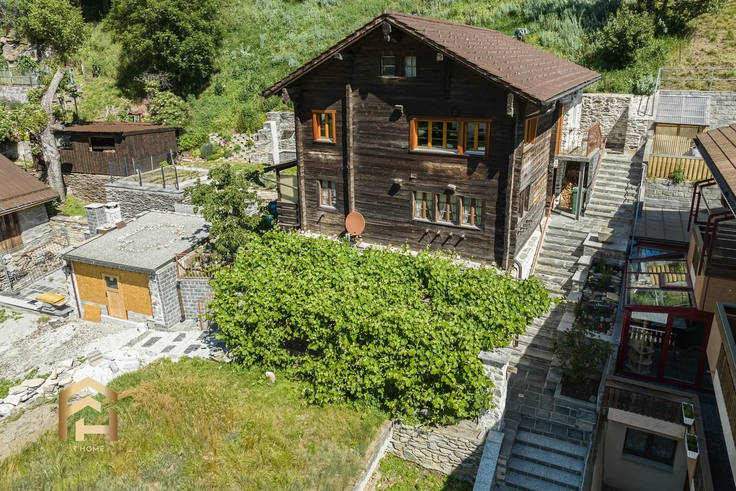 Historical jewel with two apartments and versatile possibilities - Photo 13 of 13