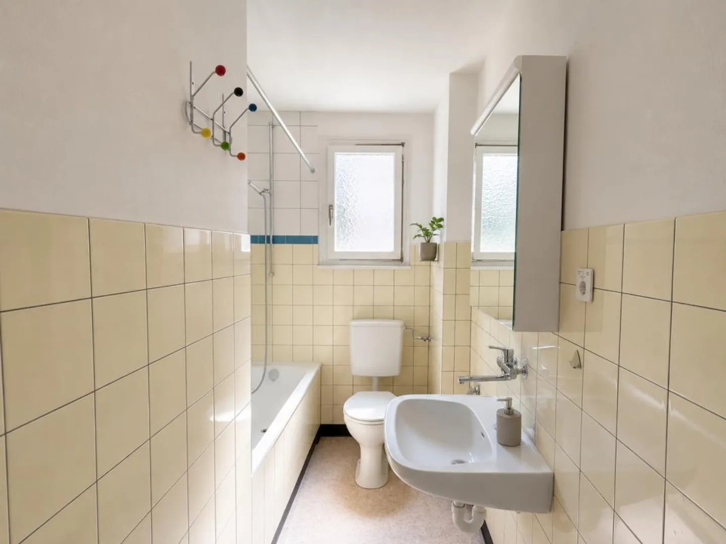 Bright 4-room apartment on the 1st floor on the outskirts of St. Gallen - Photo 3 of 9