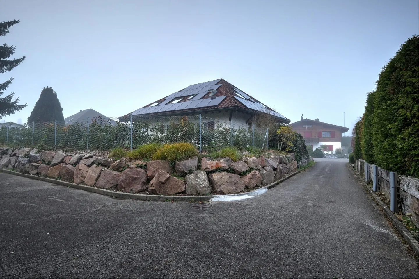 Bellissima e grande casa unifamiliare di 8,5 locali su strada privata con giardino - Foto 14 di 23