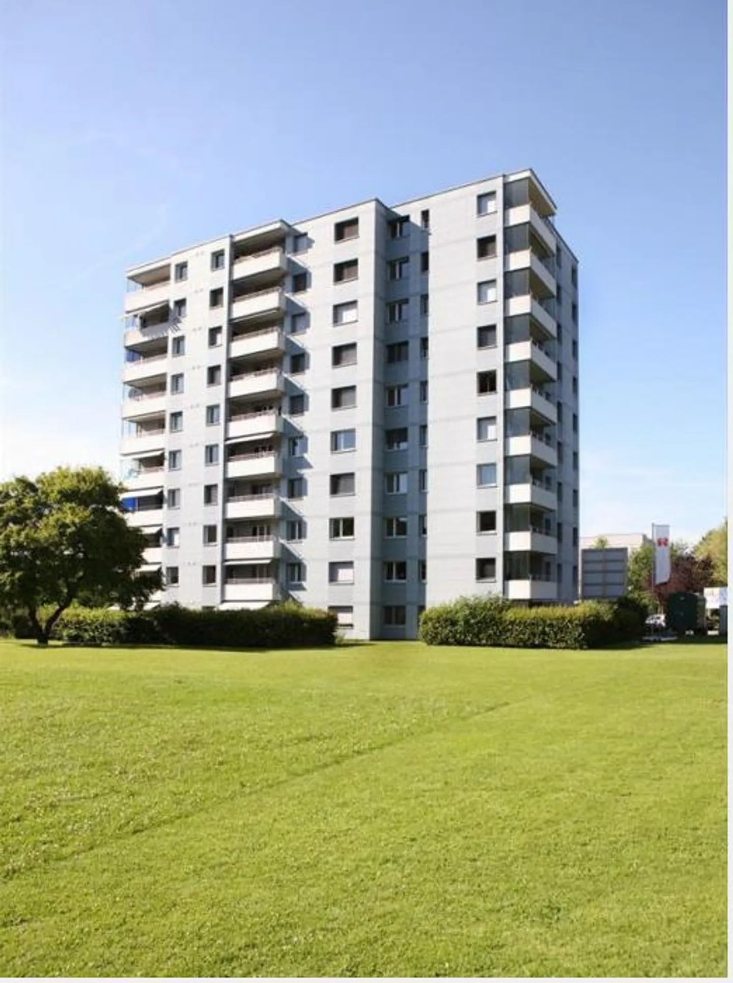 Cercasi subaffitto: appartamento di 3,5 stanze con isola cucina e balcone a Suhr - Foto 1 di 8