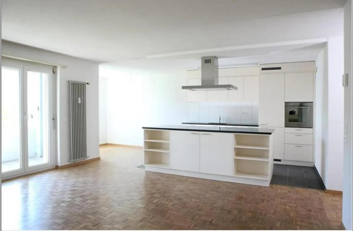 Cercasi subaffitto: appartamento di 3,5 stanze con isola cucina e balcone a Suhr - Foto 2 di 8