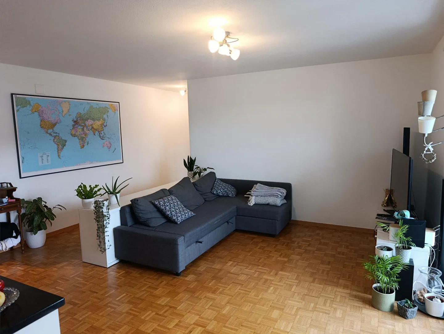 Cercasi subaffitto: appartamento di 3,5 stanze con isola cucina e balcone a Suhr - Foto 4 di 8