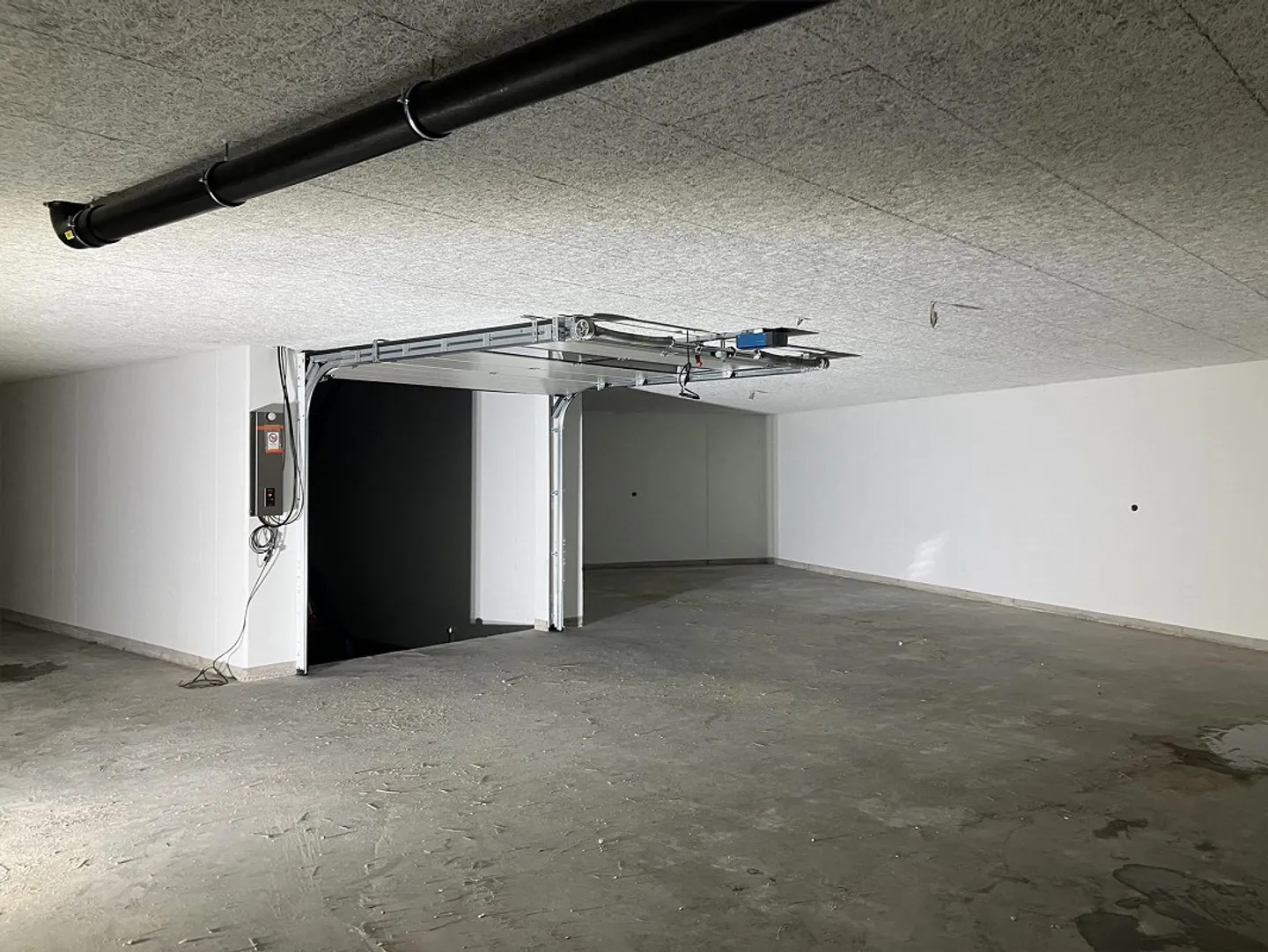 Secure Garage for Sports Cars - Photo 2 of 3