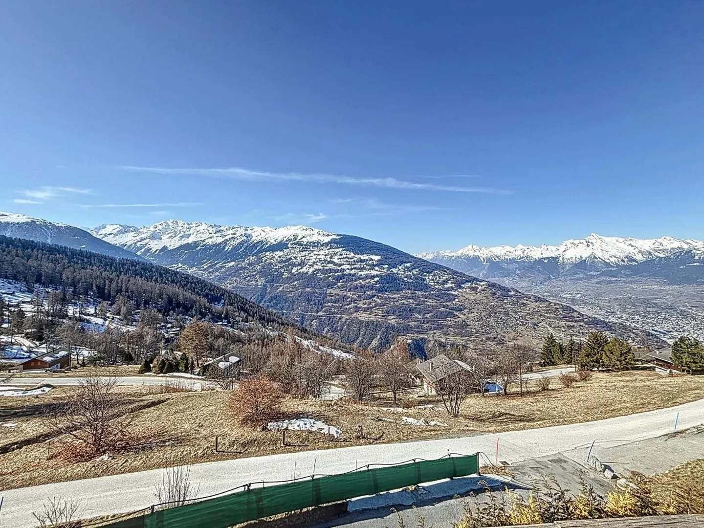 Chalet luxueux et atypique avec vue panoramique - Photo 2 sur 13