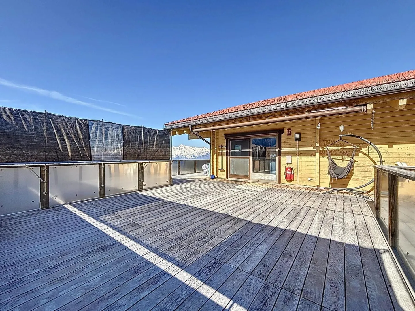 Chalet luxueux et atypique avec vue panoramique - Photo 3 sur 13