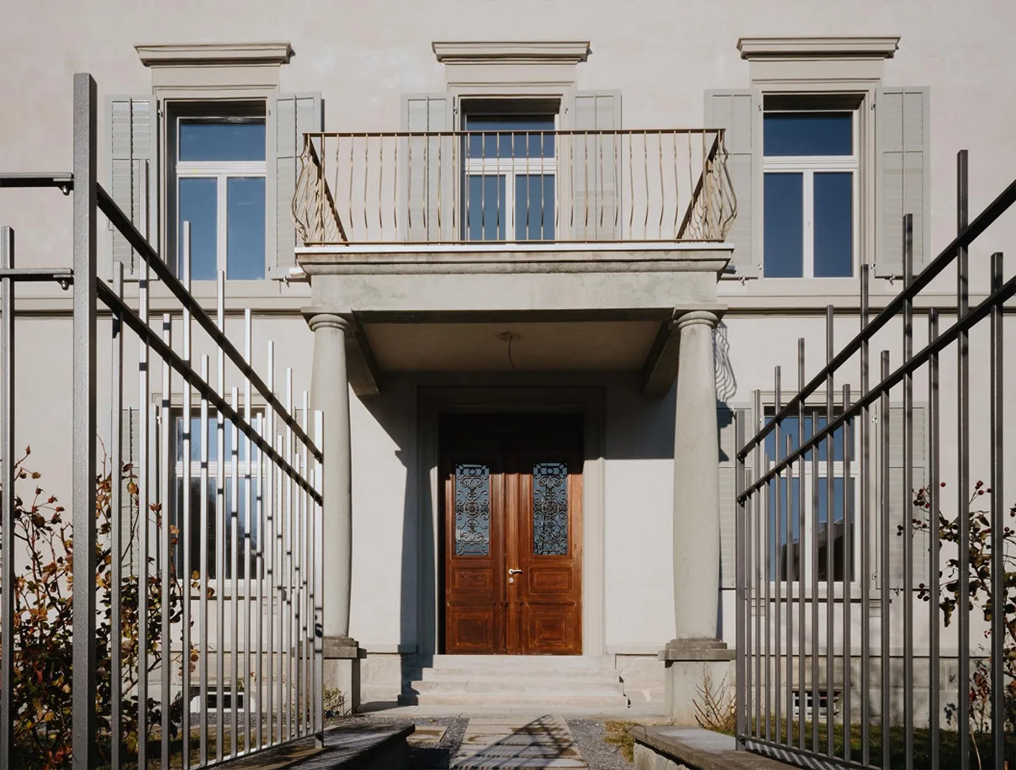 5.5-Room Villa Apartment with Large Private Garden in Mels - Photo 1 of 10