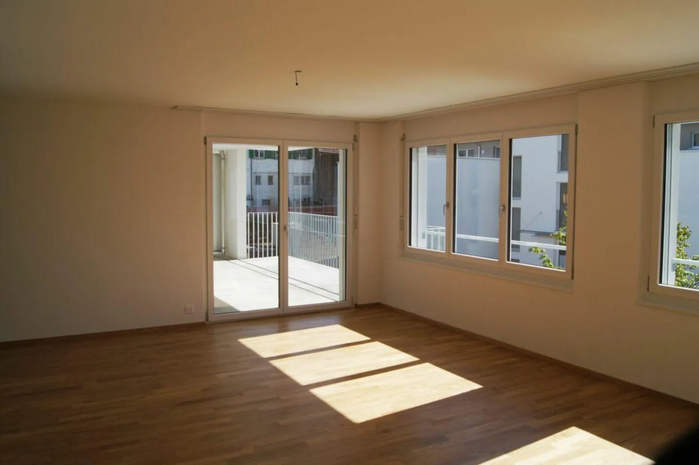 Modernes Apartment mit grosszügigem Balkon - Foto 3 von 9