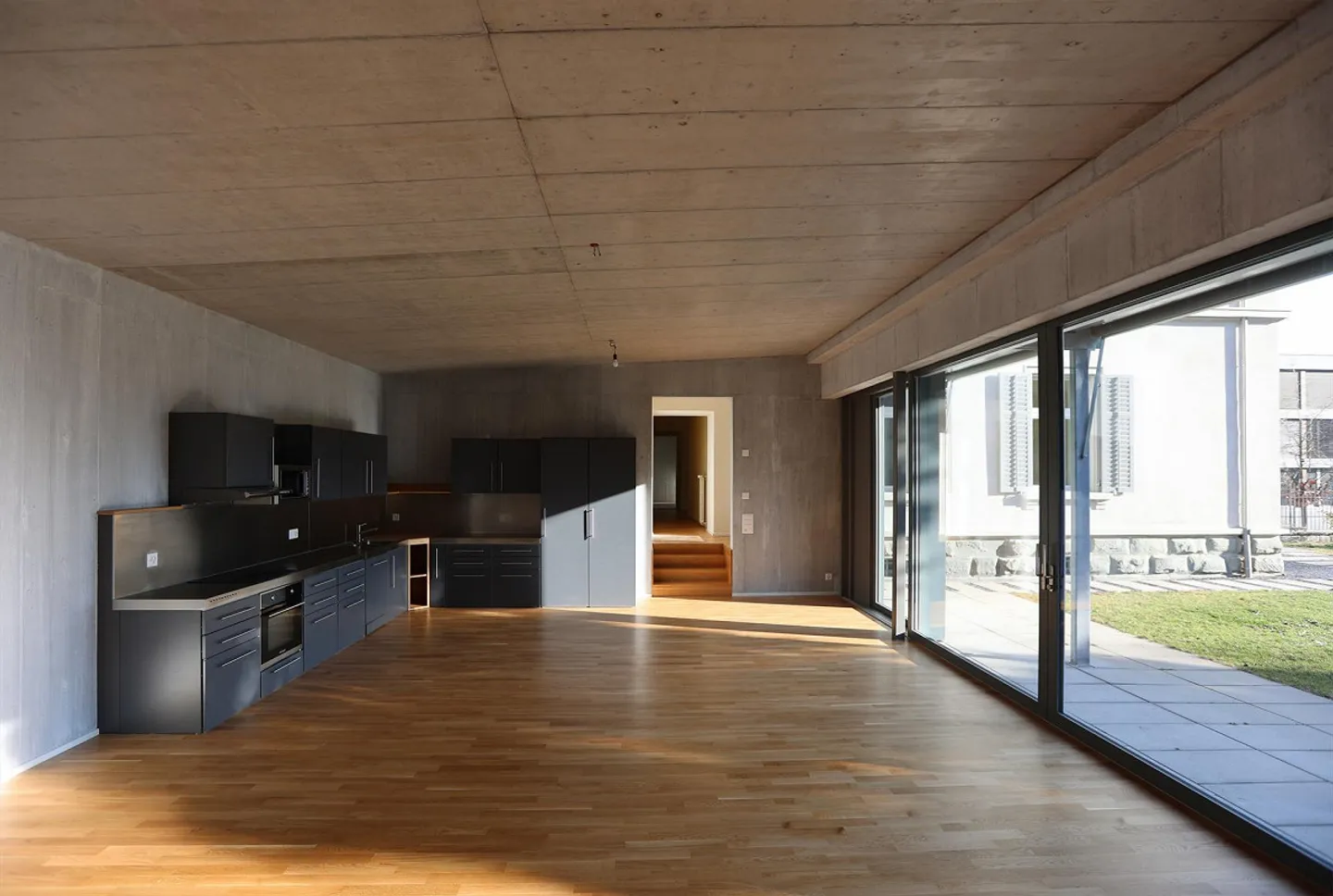 5.5-Room Villa Apartment with Large Private Garden in Mels - Photo 3 of 10