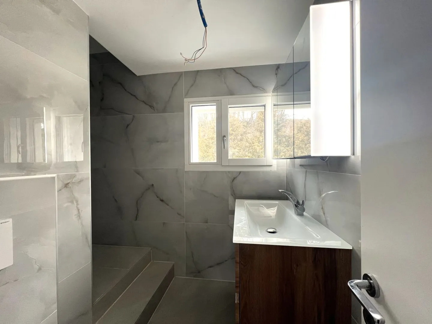 Schönes renoviertes Haus in Attalens / 3 SZ / 1 Badezimmer / 1 Balkon / Wärmepumpe - Foto 8 di 12