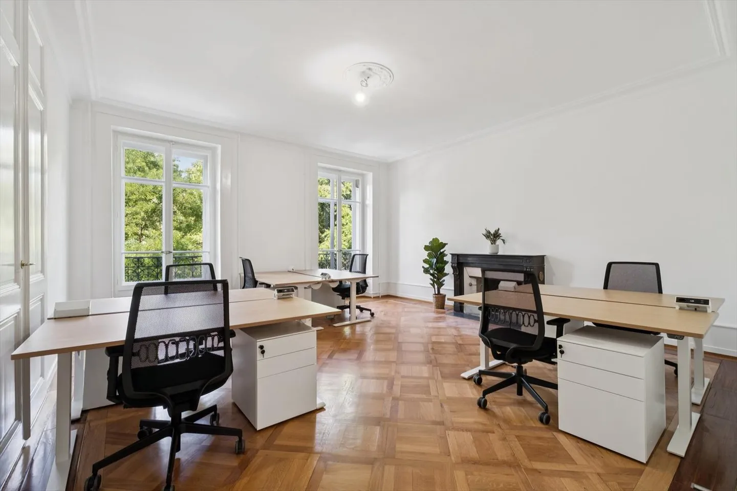 Bureau lumineux de 30 m² – Rue de Candolle, vue sur le Parc Bertrand - Photo 3 sur 7