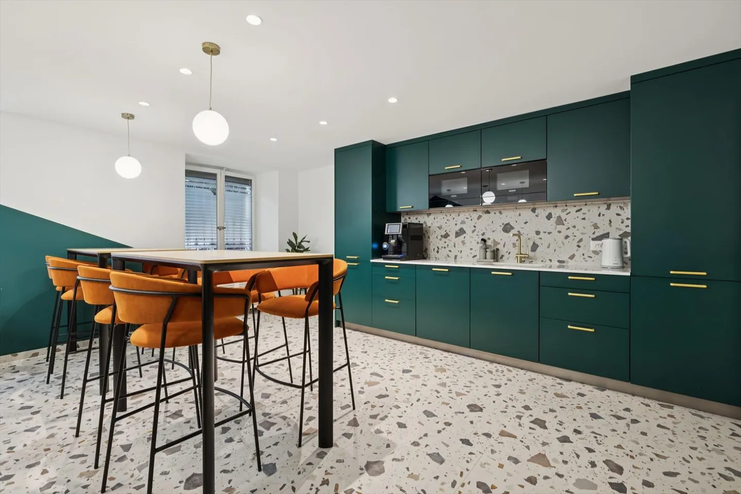 Bureau lumineux de 30 m² – Rue de Candolle, vue sur le Parc Bertrand - Photo 6 sur 7