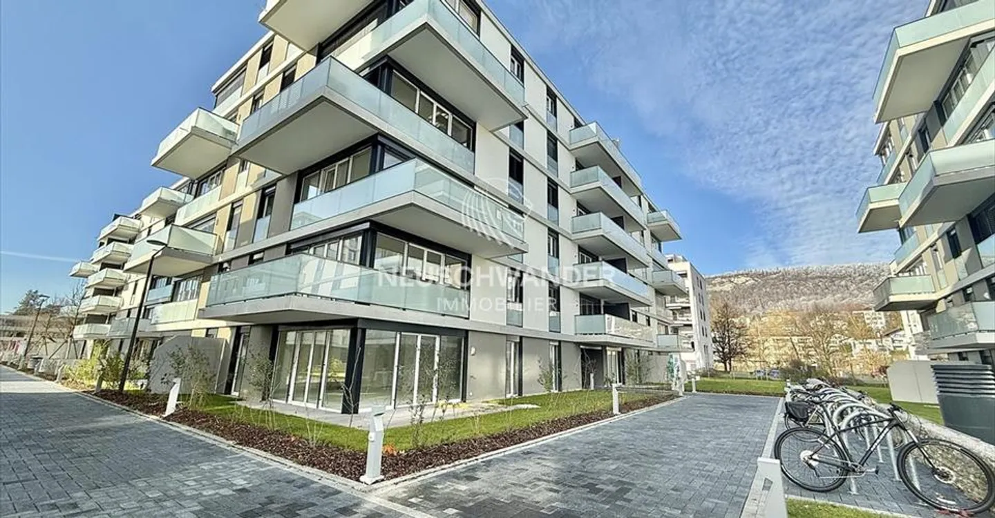 Mixed-use building for rent - Photo 1 of 3