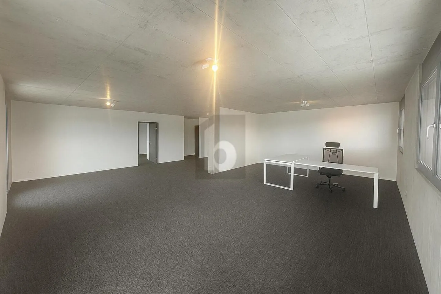 Espace de Bureau Moderne à Sâles - Photo 2 sur 6