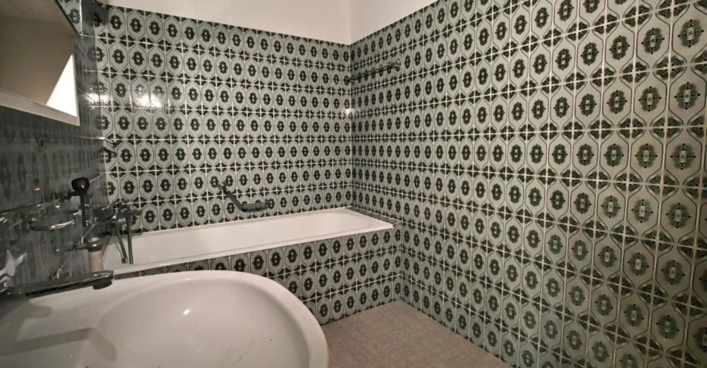 Spacieux appartement familial avec beau potentiel - Photo 9 sur 12