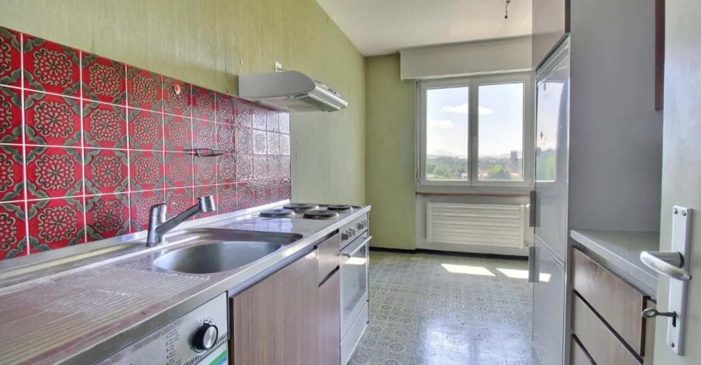 Spacieux appartement familial avec beau potentiel - Photo 12 sur 12