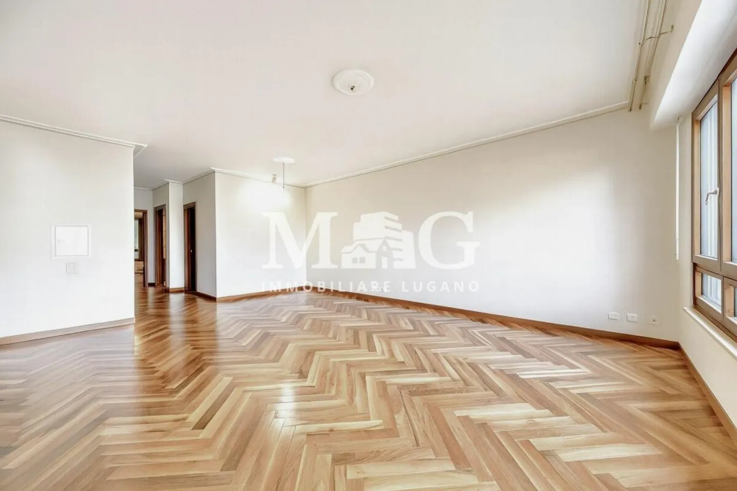 Appartement 4.5 pièces à vendre au centre de Lugano - lumineux, avec balcon et vue dégagée, piscine et place de parking - Photo 6 sur 12