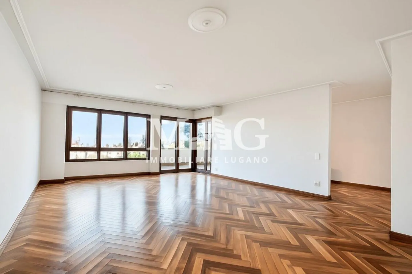 Appartement 4.5 pièces à vendre au centre de Lugano - lumineux, avec balcon et vue dégagée, piscine et place de parking - Photo 7 sur 12