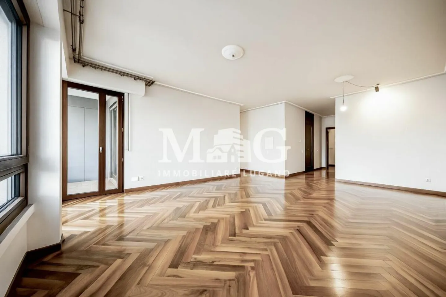 Appartement 4.5 pièces à vendre au centre de Lugano - lumineux, avec balcon et vue dégagée, piscine et place de parking - Photo 8 sur 12