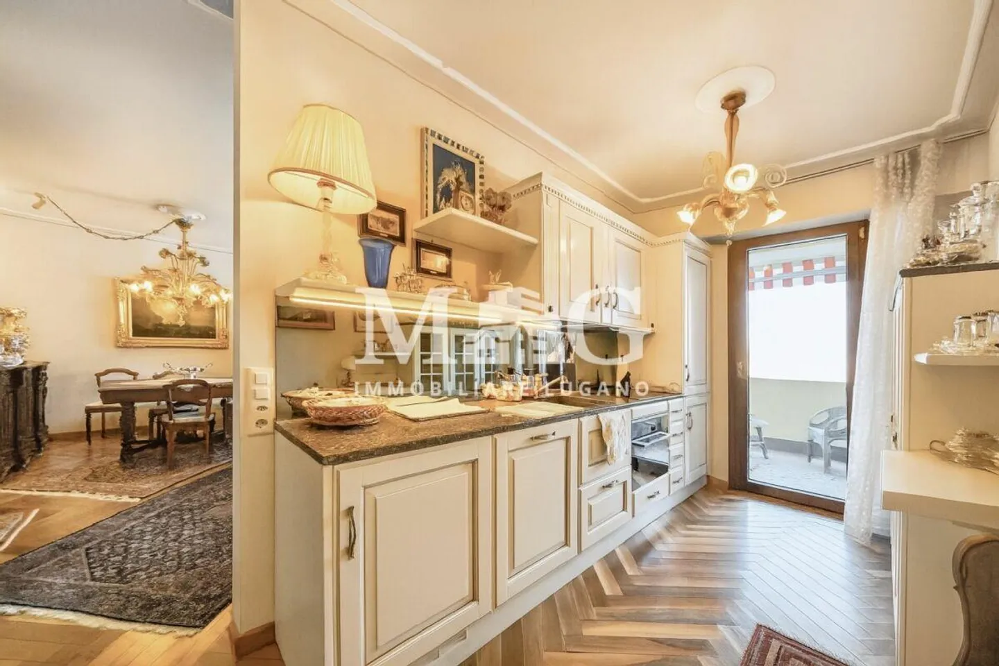 Appartement 4.5 pièces à vendre au centre de Lugano - lumineux, avec balcon et vue dégagée, piscine et place de parking - Photo 9 sur 12