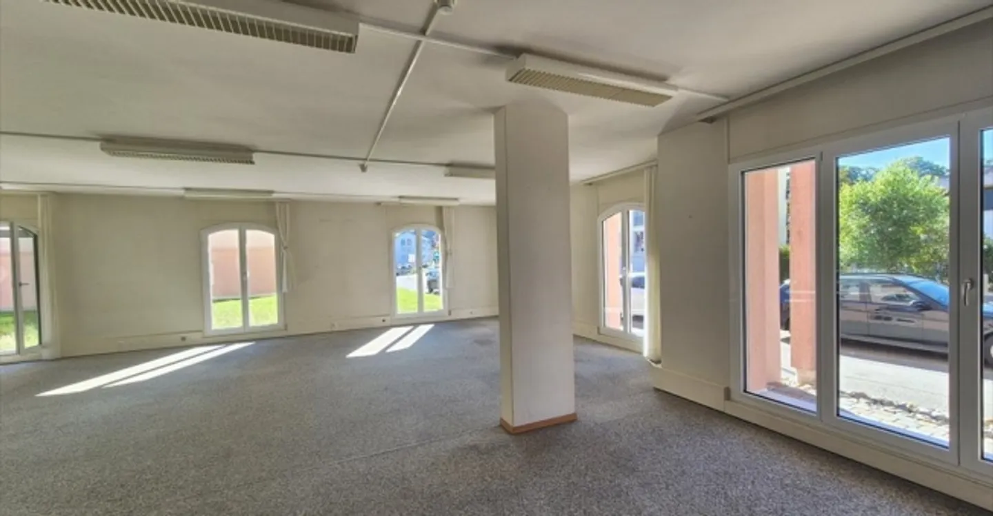 Edificio ad uso misto in affitto - Foto 2 di 10