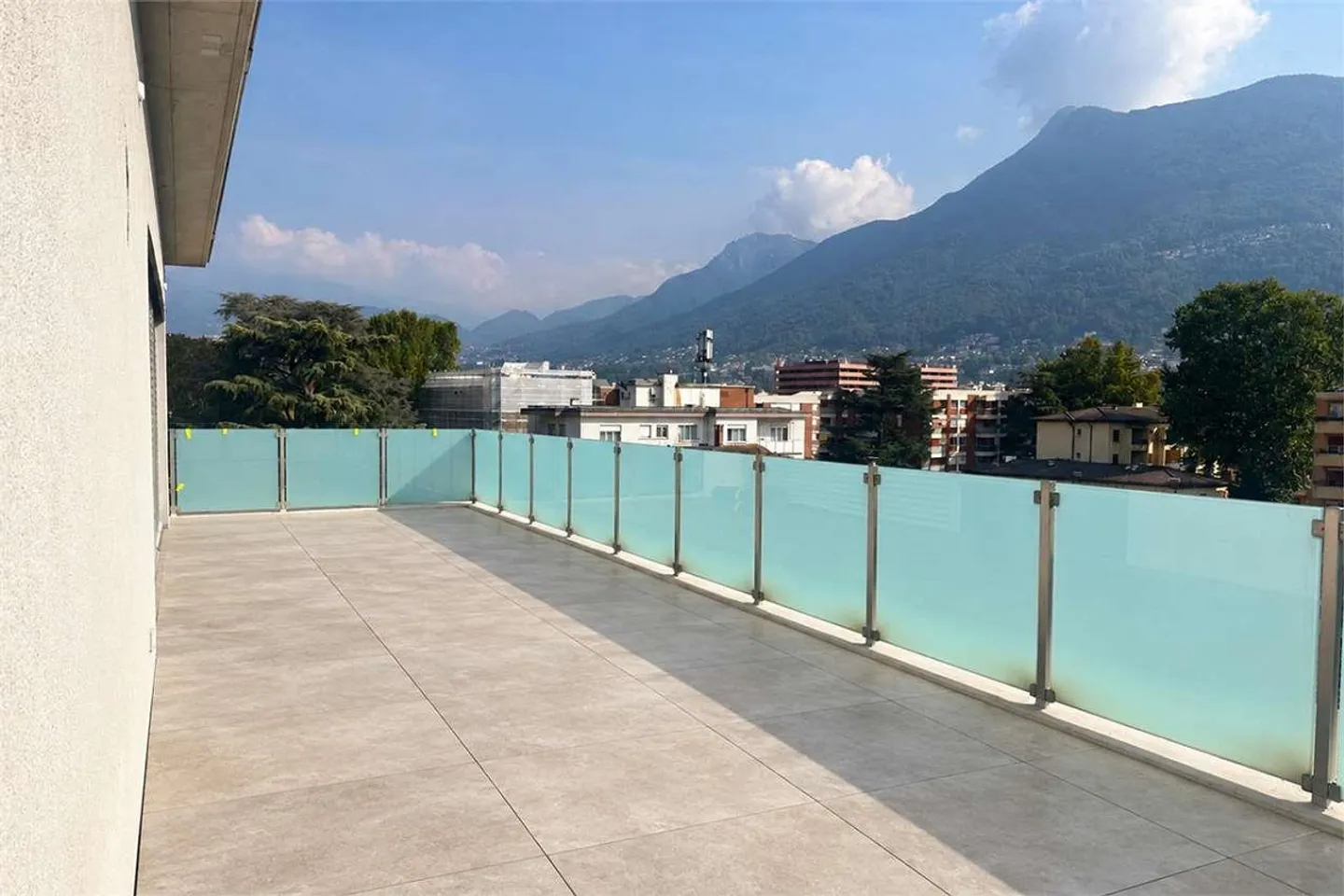 Exclusive penthouse with terraces a few steps from the center - Photo 10 of 11