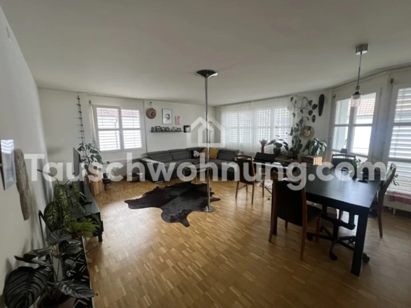 [SWAP APARTMENT] Sunny 3.5-room apartment with balcony in Zurich Hard District 4 - Photo 1 of 5