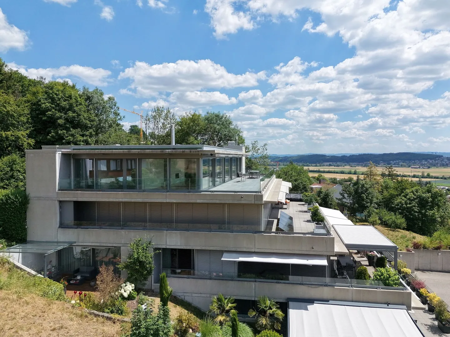 An ensemble with a WOW effect in an unobstructed panoramic location - Photo 3 of 39