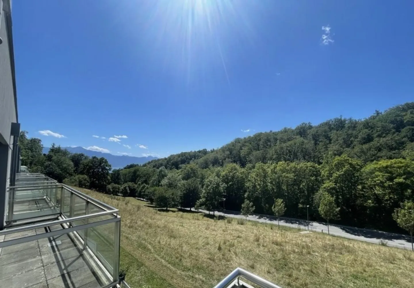 Superb bright duplex of 2.5 rooms in Belmont-s/Lausanne - Photo 2 of 11