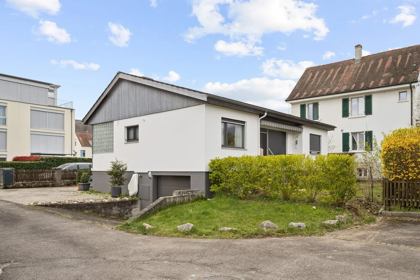 Stilvolles freistehendes Zuhause - Foto 2 von 5