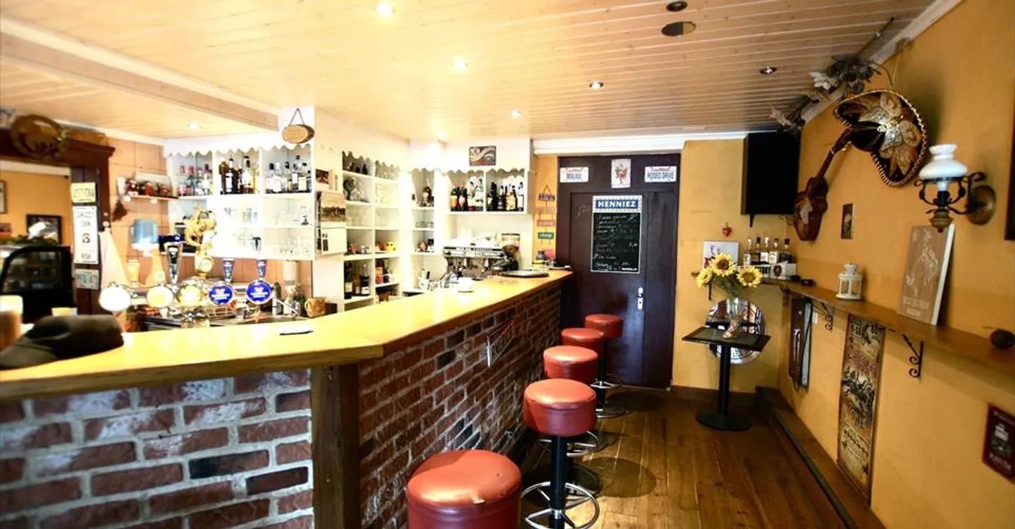 Renovated building in 2016 with 6 apartments + 1 Bar-Restaurant - Photo 2 of 20