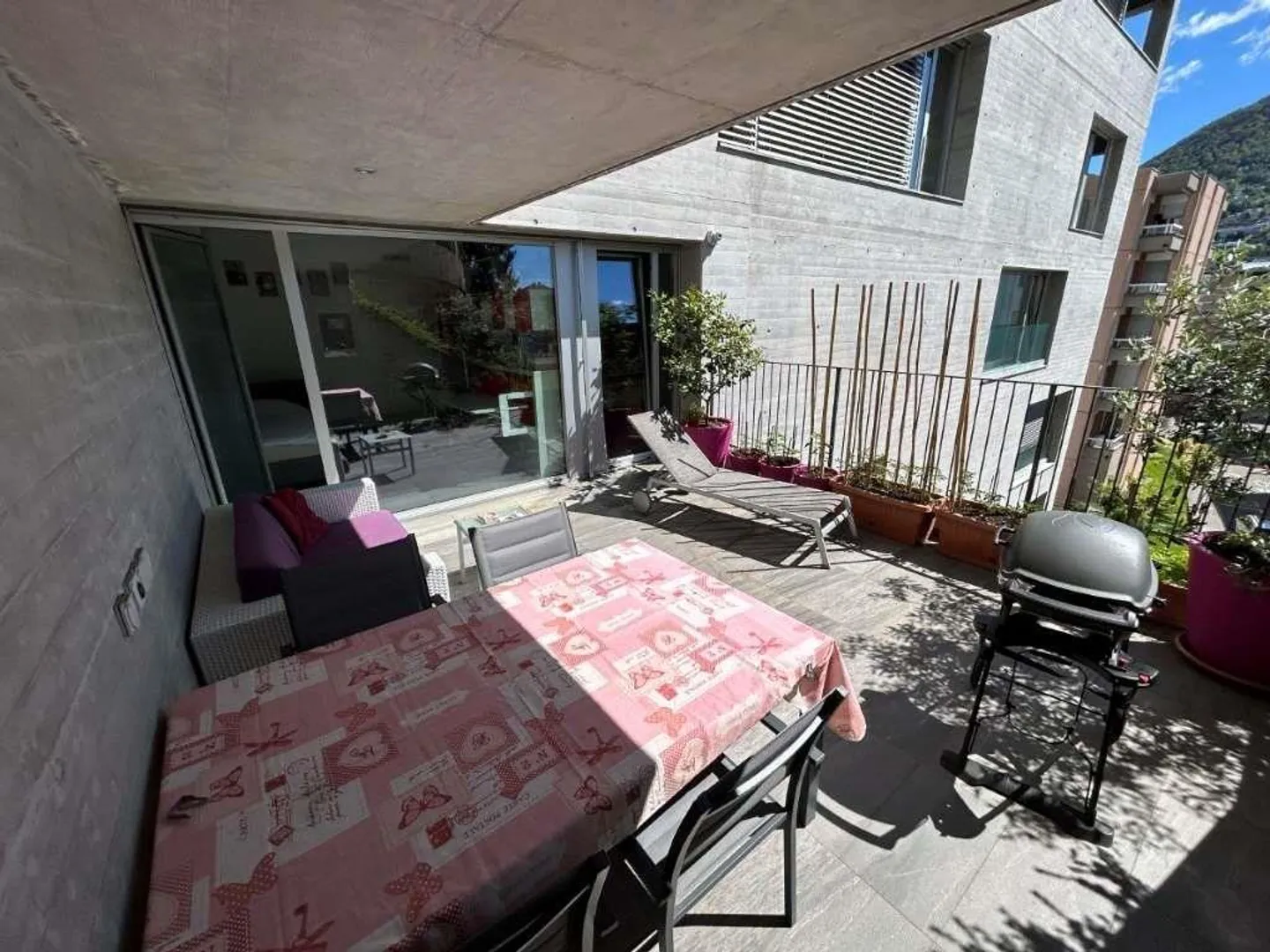 LUGANO: MODERN 4.5 ROOM APARTMENT WITH LARGE TERRACE - Photo 2 of 12