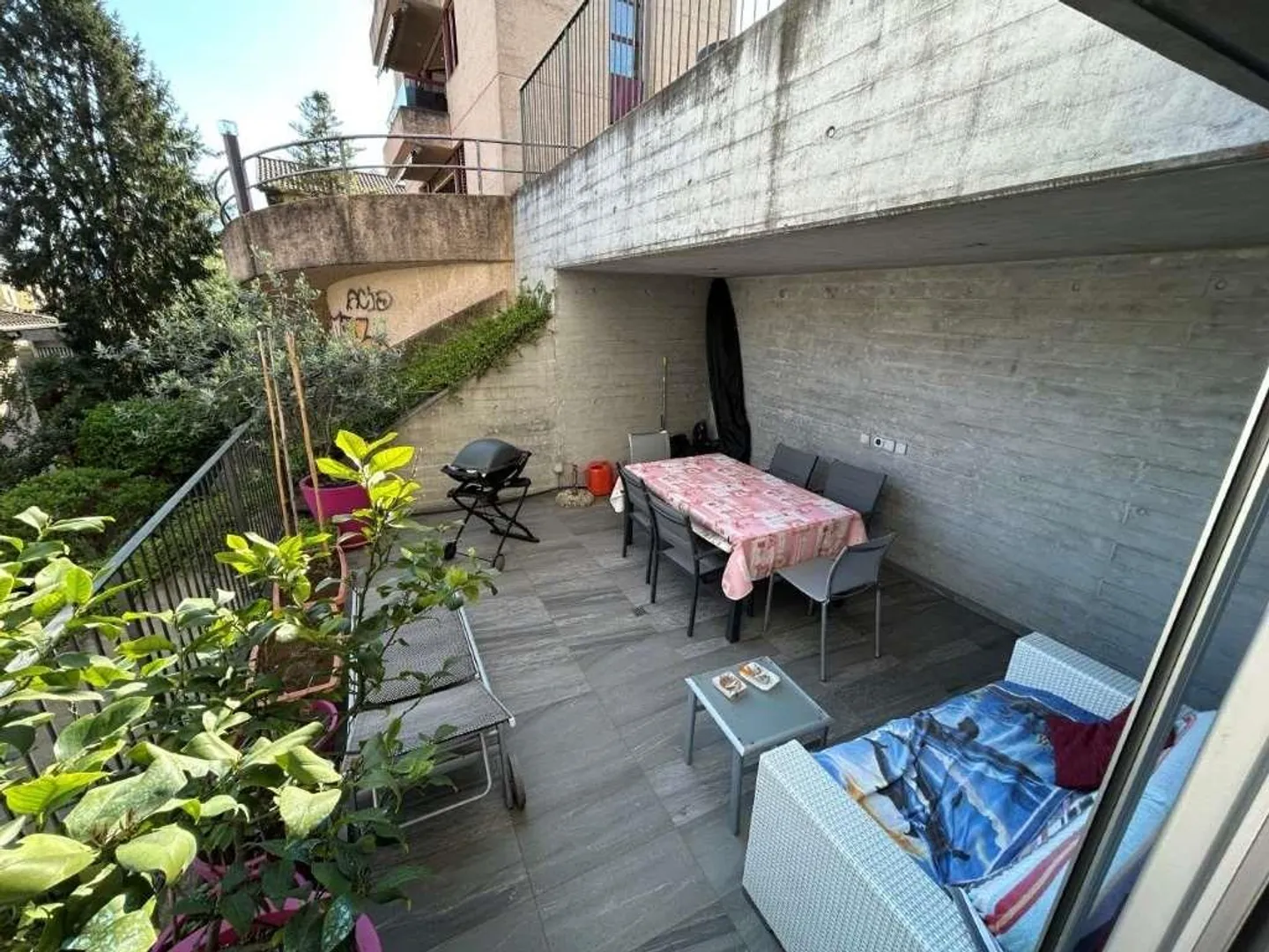 LUGANO: MODERN 4.5 ROOM APARTMENT WITH LARGE TERRACE - Photo 3 of 12
