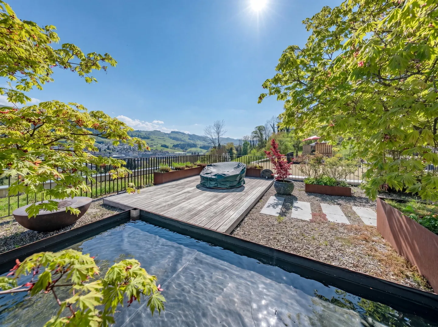Stylish Terrace Apartment with a View - Photo 4 of 10